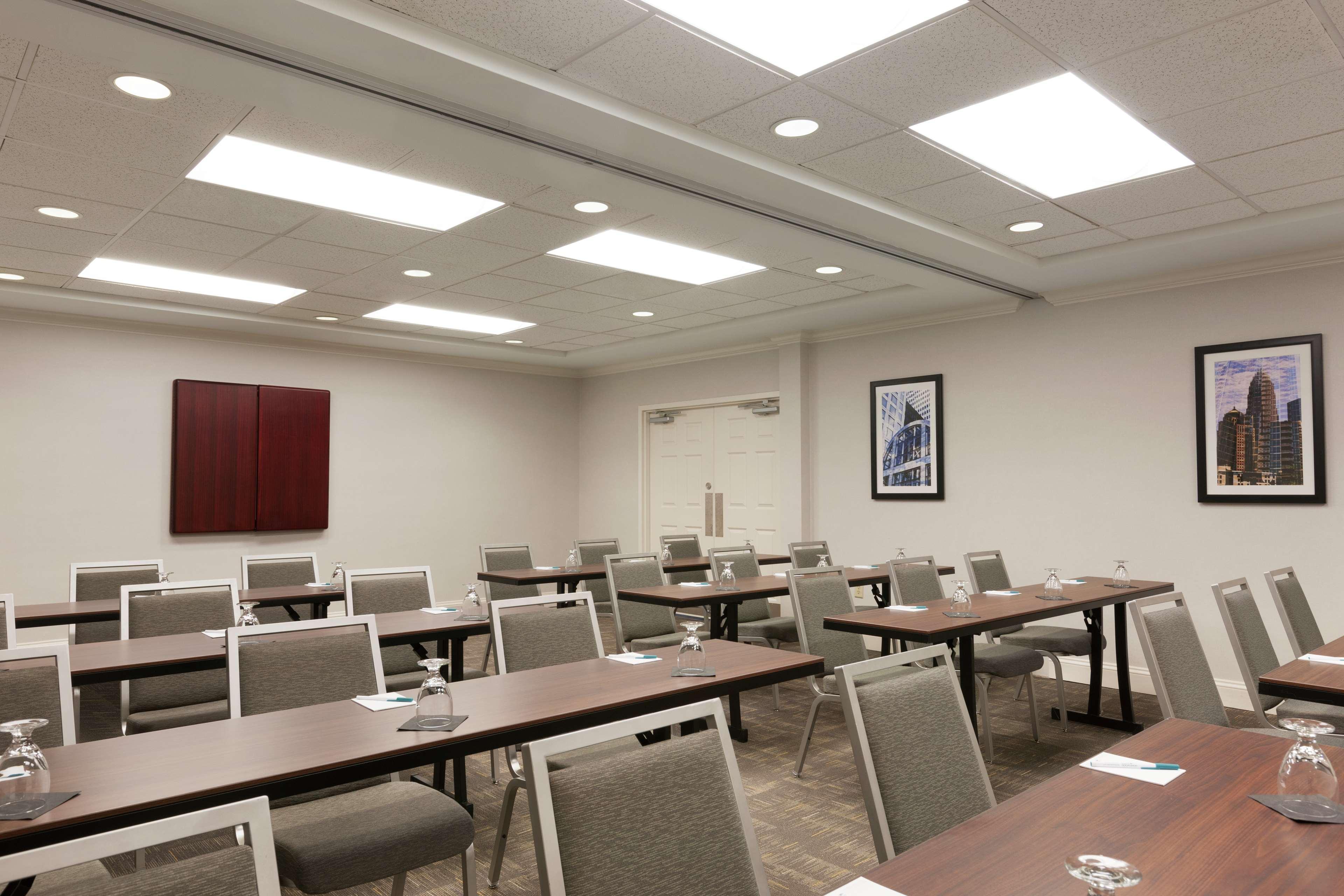Hotel Homewood By Hilton Airport 2*