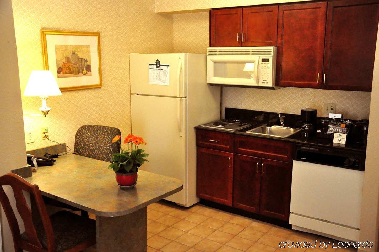 Hotel Homewood By Hilton Airport 2*